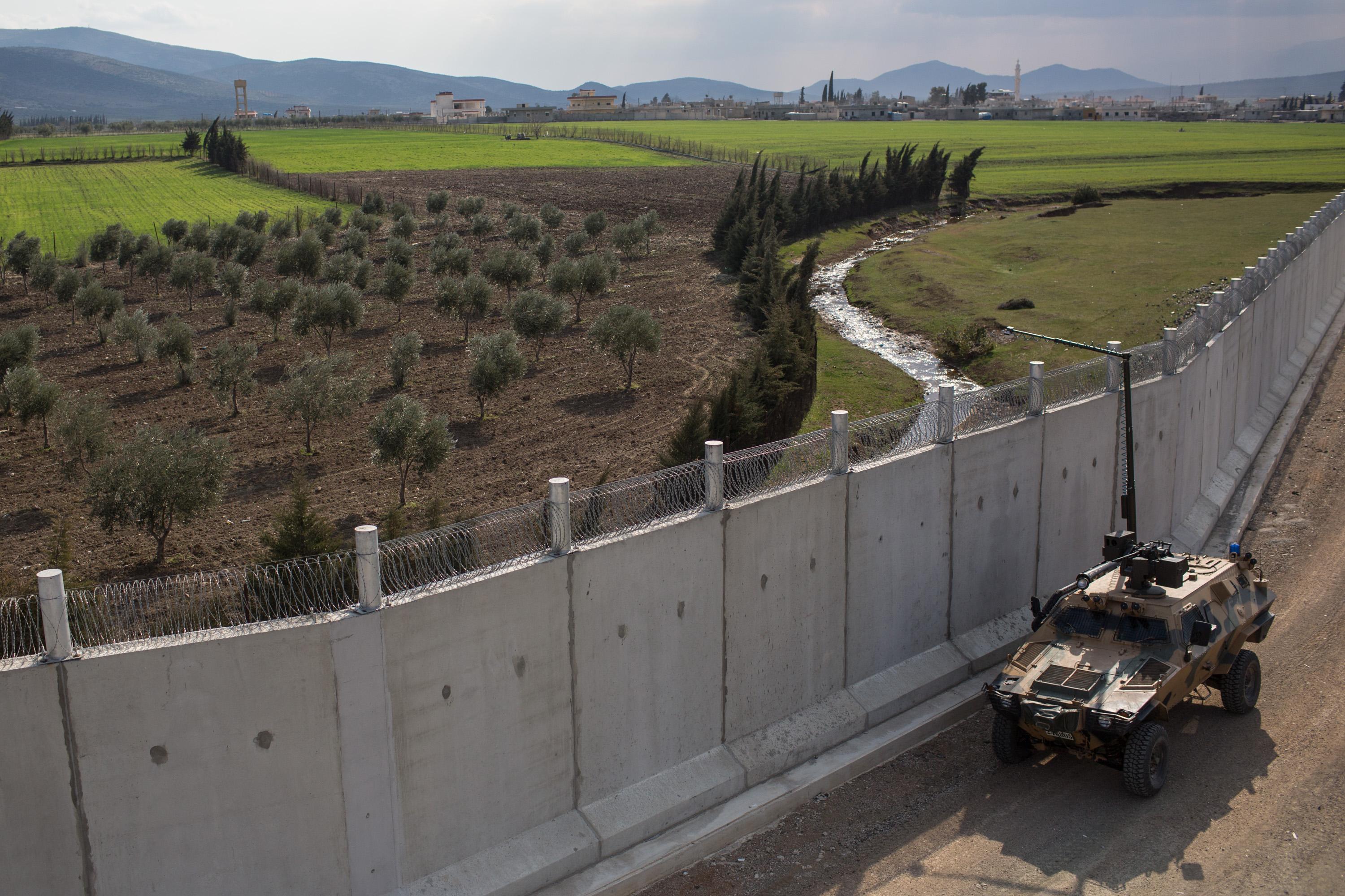 30 Border Walls Around the World Today Stacker